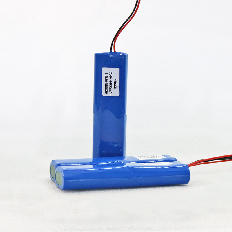 7.4V 4400mAh 锂电池